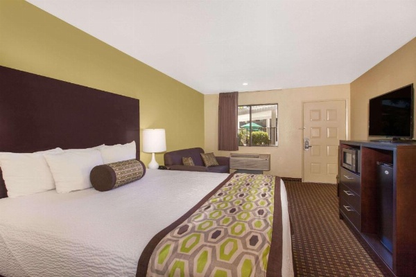 Days Inn by Wyndham San Jose Airport image 23