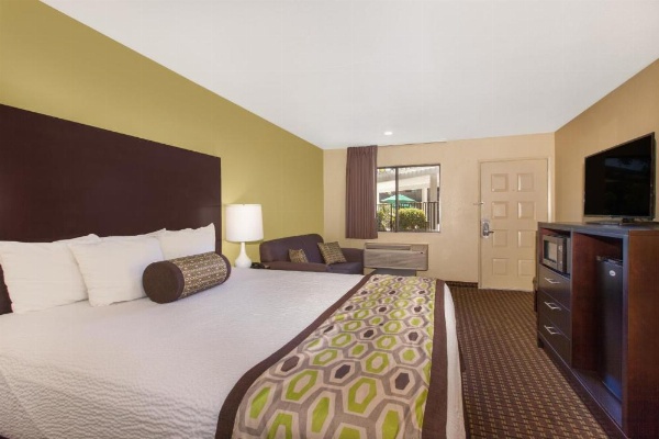 Days Inn by Wyndham San Jose Airport image 24