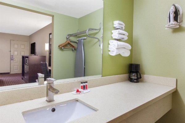 Days Inn by Wyndham San Jose Airport image 8